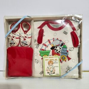 Vintage Confetti Kids Infant /Newborn Knit Short Set W/Booties in Gift Box
